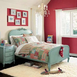 Inclusive los colores intensos, si se usan con balance, pueden lucir muy bien en un dormitorio. Si te gusta este color, te recomendamos el 2C3-7 de Lanco...observa además que bonitos lucen los muebles en color celeste! (1Q1-3 Lanco)