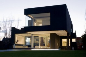 the-black-house-exterior-design-Andres-Remy-Architects